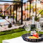 Luxurious Granada Park Retreat דירה *